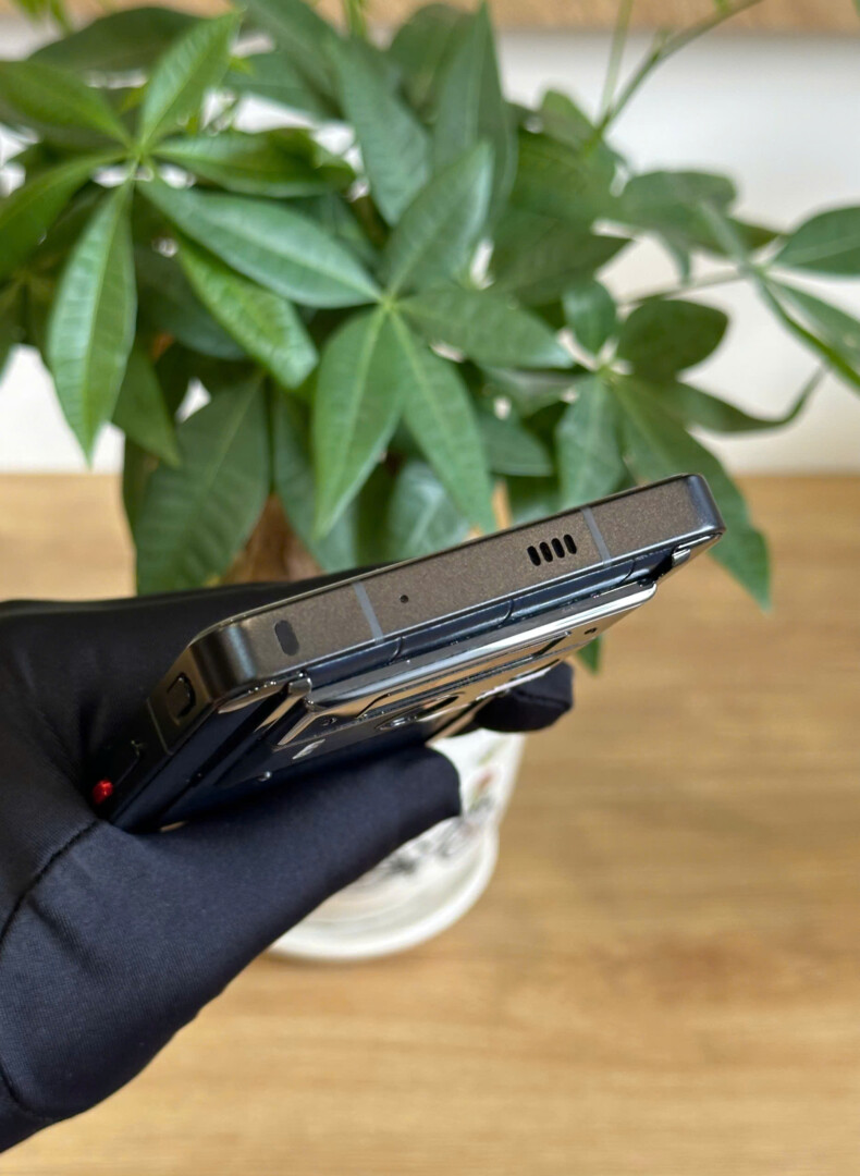 Điện thoại metavertu 2 generation da cá sấu xanh 99% chính hãng Điện thoại metavertu 2 generation da cá sấu xanh 99% chính hãng