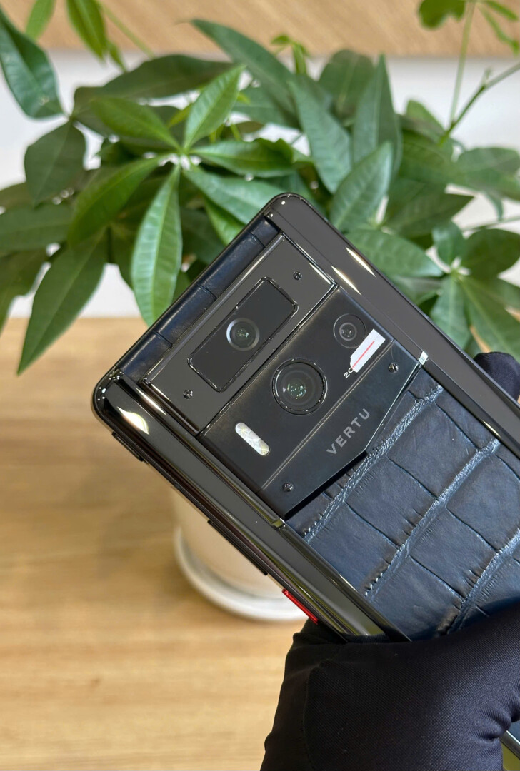 Điện thoại metavertu 2 generation da cá sấu xanh 99% chính hãng Điện thoại metavertu 2 generation da cá sấu xanh 99% chính hãng