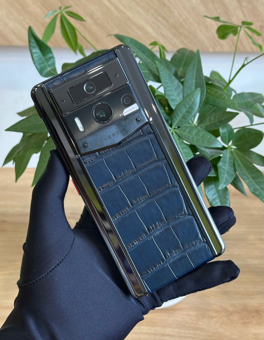 Điện thoại metavertu 2 generation da cá sấu xanh 99% chính hãng Điện thoại metavertu 2 generation da cá sấu xanh 99% chính hãng