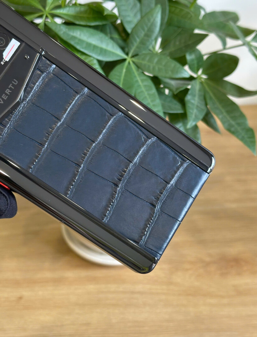 Điện thoại metavertu 2 generation da cá sấu xanh 99% chính hãng Điện thoại metavertu 2 generation da cá sấu xanh 99% chính hãng