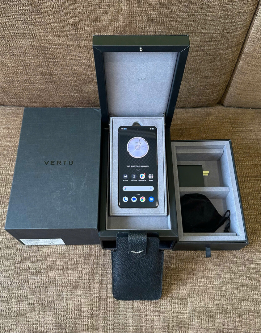 Điện thoại metavertu 2 generation da cá sấu xanh 99% chính hãng Điện thoại metavertu 2 generation da cá sấu xanh 99% chính hãng